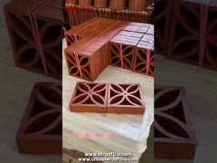 垣間用の穴を開けたレンガ