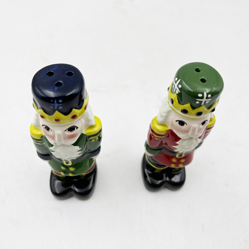 クリスマス 塩と胡桃セット 新品 陶器 サンタクロース シェイカポット キッチン装飾用