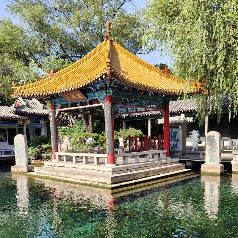 伝統的な中国様式のガラスのタイル 庭園用陶器の輝かしい屋根タイル 景観建築 寺院パビリオン 茶屋 文化文化センター