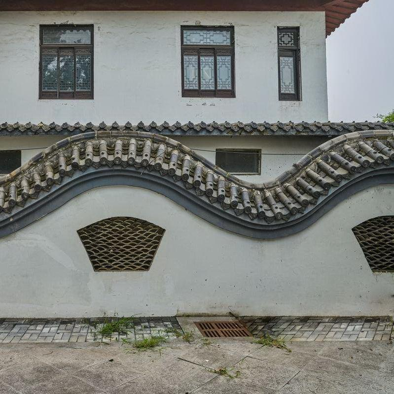 波動雲の壁のための伝統的な中国の粘土屋根タイル 曲げられた庭園周辺フェンスのための古代灰色の壁対応タイル